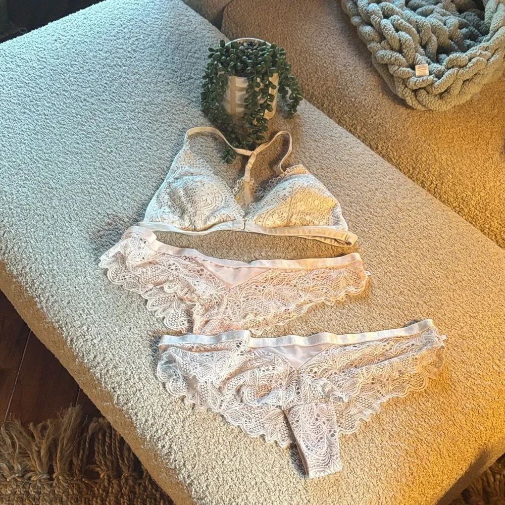 Lace Intimates Set in Cream - Picture 2 of 14